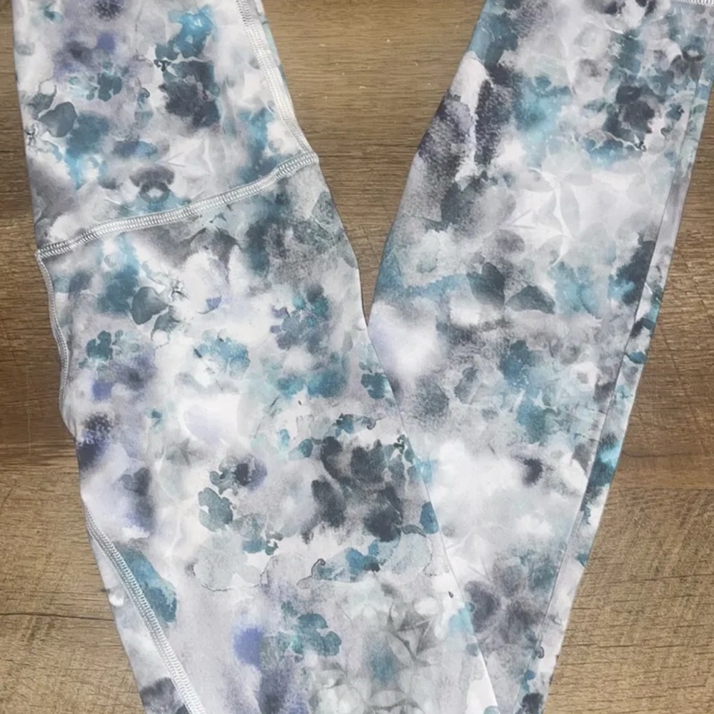 Lululemon Align 25” Blue, White and Gray leggings
